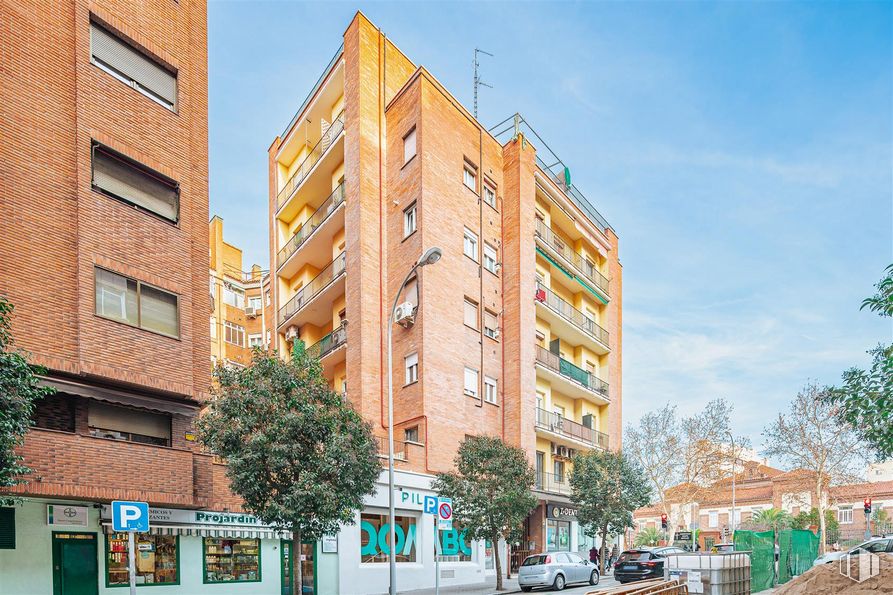 Oficina en alquiler en Calle Nieremberg, Chamartín, Madrid, 28002 con edificio, ventana, cielo, nube, árbol, condominio, bloque de pisos, diseño urbano, rueda y edificio comercial alrededor