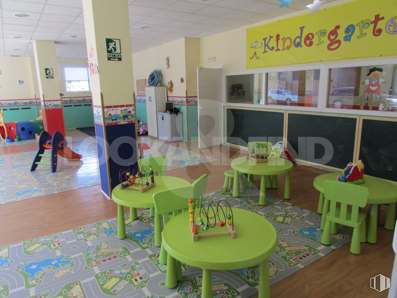 Retail for sale & for rent at Centro urbano, Talavera de la Reina, Toledo, 45600 with table, coffee table, furniture, interior design, yellow, houseplant, floor, flooring, building and leisure around