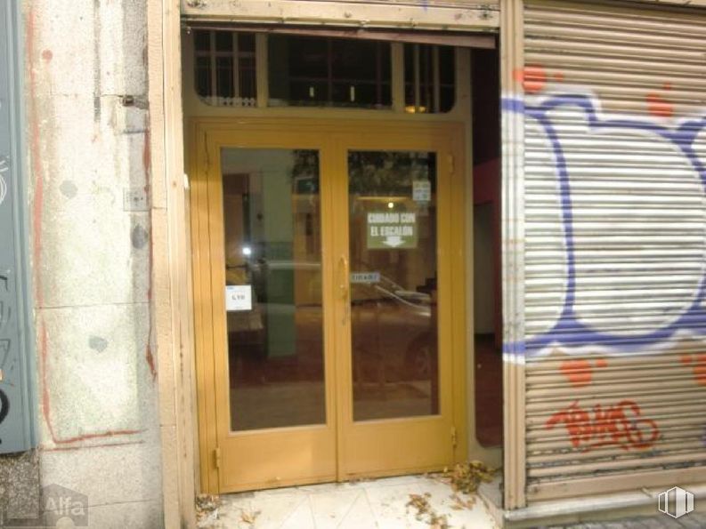 Local en venta en Calle Martín de Vargas, 3, Arganzuela, Madrid, 28005 con puerta, persiana de la ventana, accesorio, edificio, madera, material compuesto, gas, tintes y matices, puerta de casa y fachada alrededor