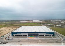 Industrial for rent at Calle Arqueología, Illescas, Toledo, 45200 with cloud, sky, land lot, urban design, air travel, landscape, road, city, horizon and roof around