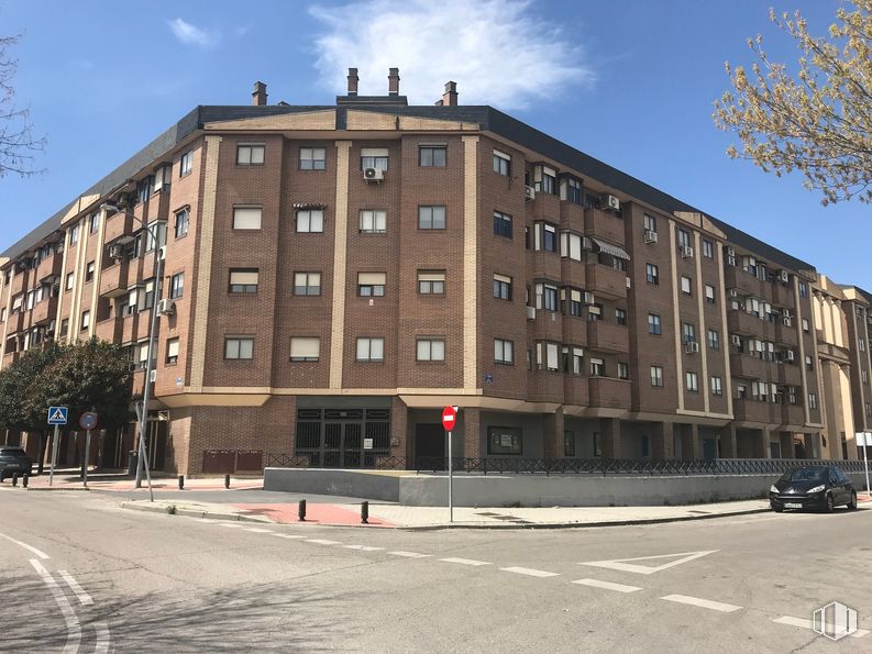 Local en alquiler en Calle Chile, Leganés, Madrid, 28918 con edificio, coche, cielo, nube, propiedad, ventana, diseño urbano, condominio, árbol y vía pública alrededor