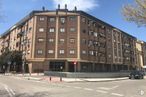 Retail for rent at Calle Chile, Leganés, Madrid, 28918 with building, car, sky, cloud, property, window, urban design, condominium, tree and thoroughfare around