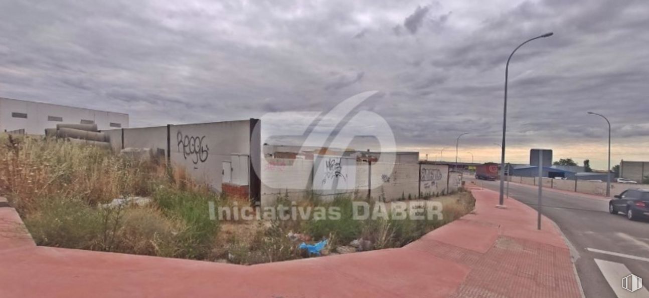 Land for sale at Calle Estaño, Illescas, Toledo, 45800 with street light, building, cloud, sky, property, plant, ecoregion, natural environment, land lot and architecture around