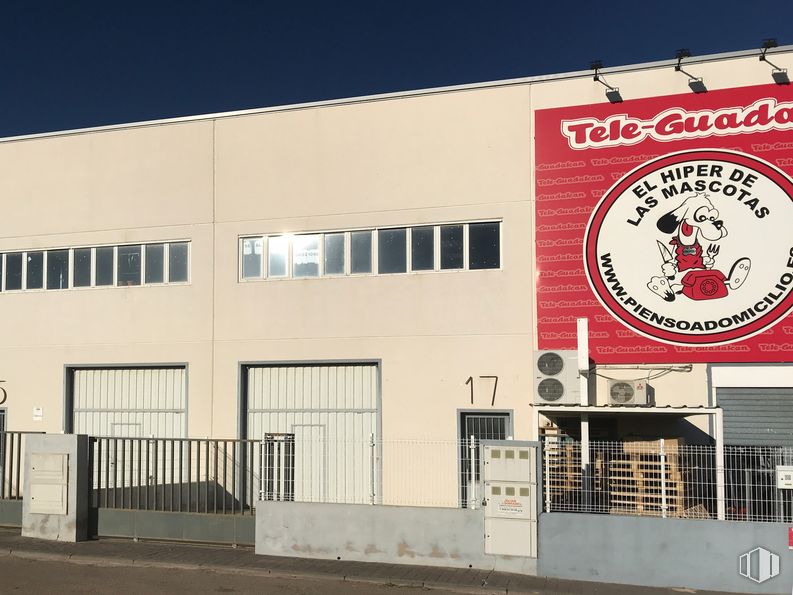 Industrial for rent at Calle Callejuelas, 17, Cabanillas del Campo, Guadalajara, 19171 with window, building, real estate, facade, font, commercial building, sky, signage, advertising and fence around