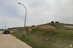 Land for sale at Urbanización Los Arenales, El Casar, Guadalajara, 19170 with car, sky, cloud, street light, plant, vehicle, slope, road surface, land lot and asphalt around