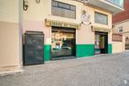 Retail for rent at Zona Ciudad Lineal, Ciudad Lineal, Madrid, 28027 with window, door, building, fixture, road surface, house, real estate, facade, gas and asphalt around