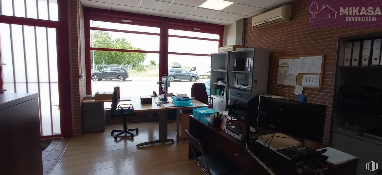 Industrial for sale at Polígono Las Cubiertas, Griñón, Madrid, 28971 with window, chair, table, furniture, building, plant, computer desk, desk, wheel and living room around