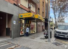 Retail for rent at Calle López de Hoyos, 69, Chamartín, Madrid, 28002 with window, car, sidewalk, advertising and sign around