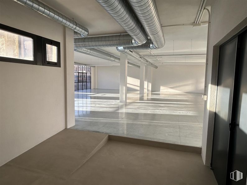 Oficina en alquiler en Pasaje Bisbal, 6, Salamanca, Madrid, 28028 con ventana, accesorio, madera, sombra, interiorismo, edificio, suelo, suelos, techo y vidrio alrededor