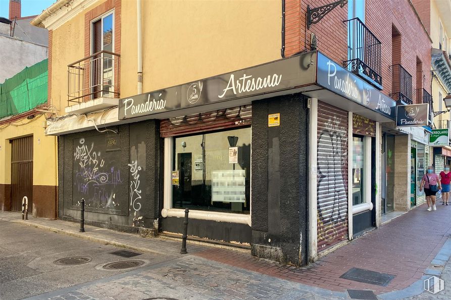 Local en alquiler en Calle Talamanca, 20, Alcalá de Henares, Madrid, 28807 con edificio, ventana, accesorio, fachada, ciudad, fuente, uso mixto, superficie de la carretera, carretera y diseño urbano alrededor