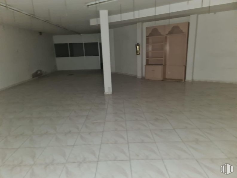 Local en venta en Calle San Antón, Parla, Madrid, 28980 con armario, alacena, suelo de baldosas, suelos, suelo, hall, madera, techo, material compuesto y madera dura alrededor