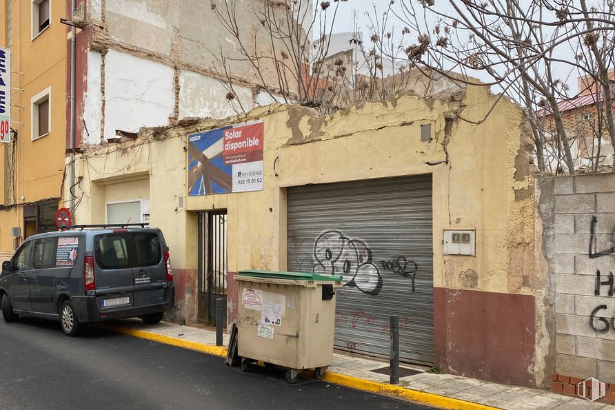 Land for sale at Casco urbano, Tarancón, Cuenca, 16400 with van, land vehicle, tire, vehicle, wheel, car, vehicle registration plate, building, infrastructure and motor vehicle around