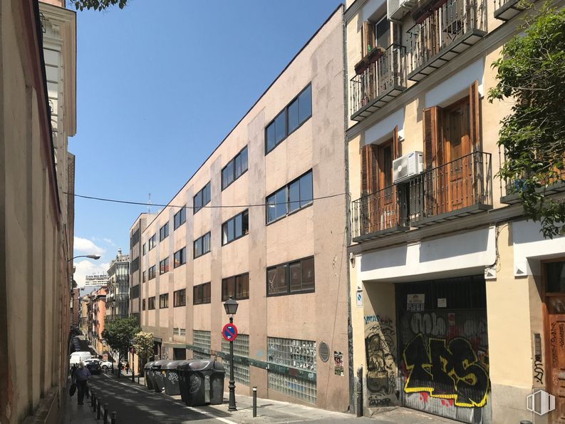 Oficina en alquiler en Calle San Bernardo, 64, Centro, Madrid, 28015 con ventana, edificio, cielo, planta, diseño urbano, barrio, zona residencial, fachada, condominio y ciudad alrededor