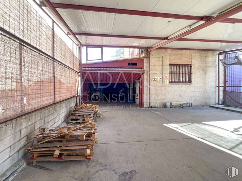 Industrial for sale at Calle Bell, Getafe, Madrid, 28906 with window and building material around