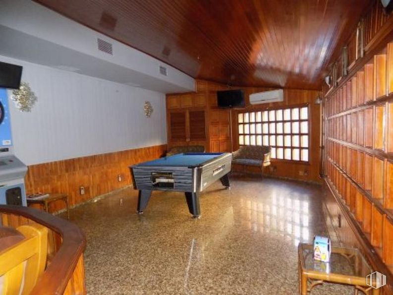 Retail for sale at Calle Eras del Tío Cañamón, Cuenca, 16004 with table, furniture, property, building, wood, recreation room, window, hall, interior design and architecture around