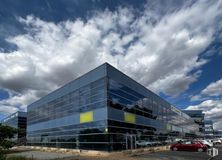 Industrial for rent at Torre 1, Avenida Madrid, 88, Arganda del Rey, Madrid, 28500 with building, car, cloud, sky, vehicle, urban design, wheel, facade, commercial building and city around