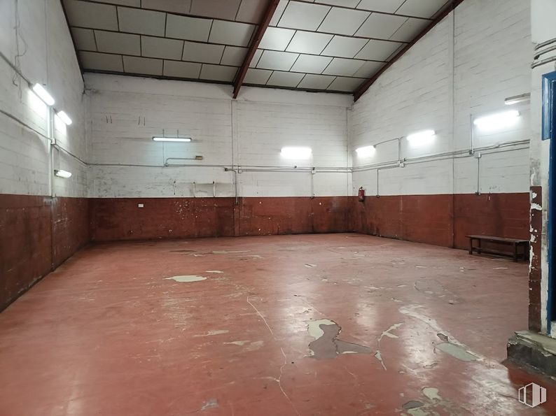 Industrial for sale at Calle Luis I, Villa de Vallecas, Madrid, 28031 with flooring, floor, ceiling, hall, hardwood, wood stain, daylighting, tile flooring, light fixture and plywood around