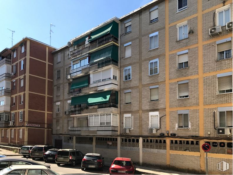 Oficina en alquiler en Calle Parque Vosa, 11, Móstoles, Madrid, 28933 con edificio, ventana, tiempo de día, propiedad, diseño urbano, cielo, bloque de pisos, condominio, propiedad material y barrio residencial alrededor