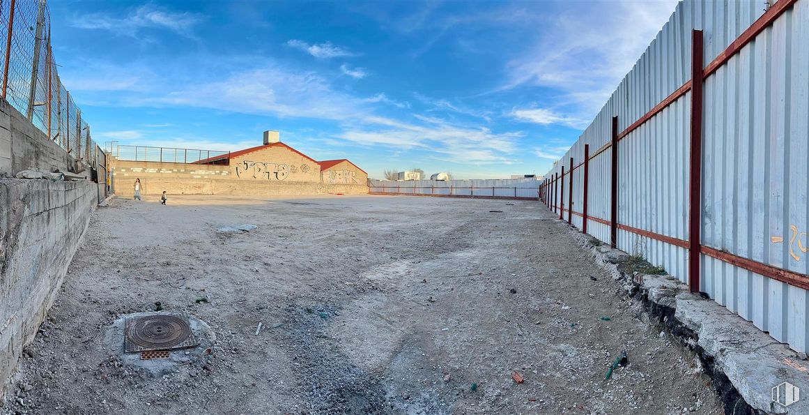 Suelo en alquiler en Calle Bernarda García, 14, Vicálvaro, Madrid, 28052 con pared, material compuesto, valla, hormigón, material de construcción, alambrada, vallado de viviendas y sombra alrededor