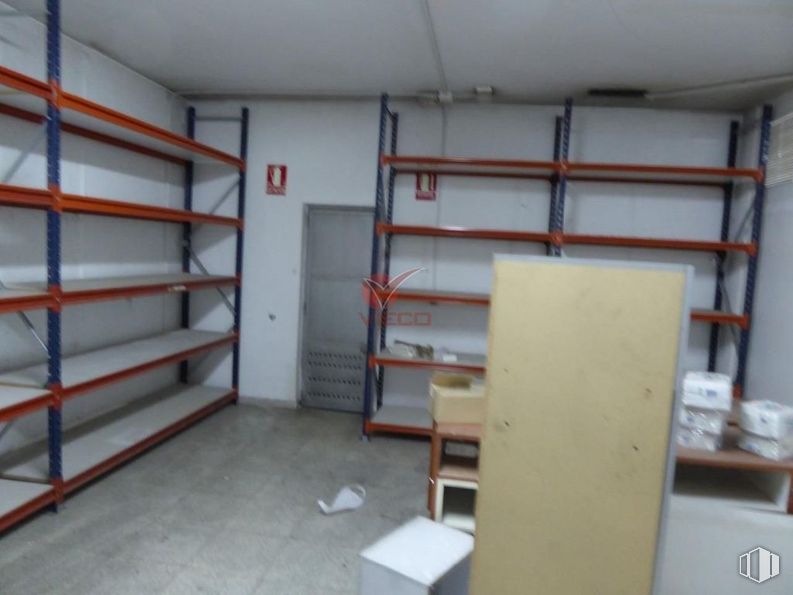 Retail for sale & for rent at Calle Hermanos Becerril, Cuenca, 16004 with bookcase, building, wood, shelving, floor, flooring, house, fixture, hardwood and plywood around