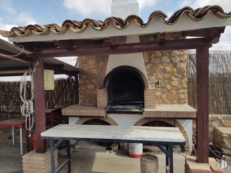 Retail for sale at Calle Real, 236, Corral de Almaguer, Toledo, 45880 with table, fireplace, sky, furniture, cloud, shade, outdoor furniture, wood, outdoor table and leisure around