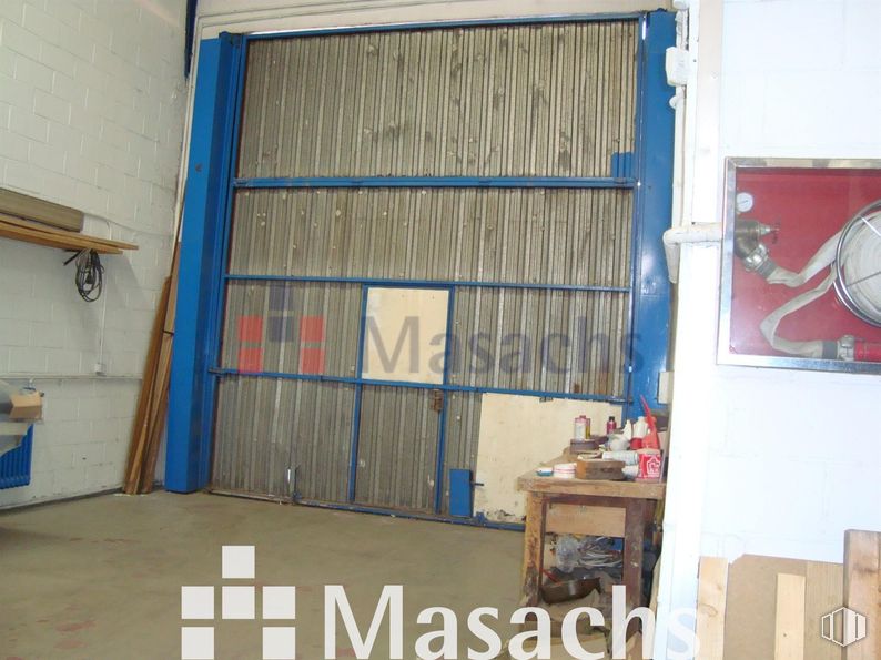 Nave en venta en Zona Industrial, Alcobendas, Madrid, 28100 con mesa, ventilador eléctrico, madera, gas, membranófono, suelos, ventilador mecánico, madera dura, casa y fachada alrededor