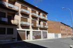 Local en venta en Calle Carlos I, Fuensalida, Toledo, 45510 con edificio, ventana, luz de la calle, cielo, propiedad, asfalto, accesorio, diseño urbano, casa y zona residencial alrededor