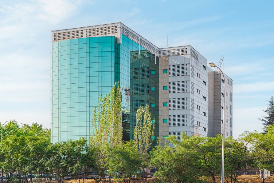 Oficina en alquiler en Edificio Merrimack IV, Calle Josefa Valcárcel, 30, San Blas - Canillejas, Madrid, 28027 con edificio, cielo, nube, propiedad, ventana, árbol, bloque de torres, diseño urbano, condominio y vegetación alrededor