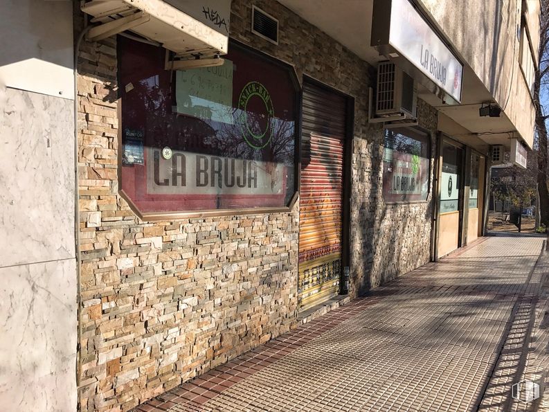 Local en alquiler en Calle Río Duero, 2, Alcorcón, Madrid, 28923 con superficie de carretera, madera, edificio, albañilería, ladrillo, árbol, acera, fachada, asfalto y fuente alrededor