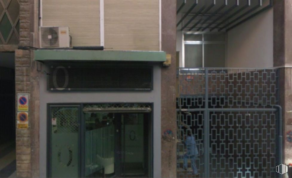 Oficina en alquiler en Zona Moncloa, Chamberí, Madrid, 28015 con ventana, persona, edificio, puerta, gas, accesorio, máquina, fachada, material compuesto y malla alrededor