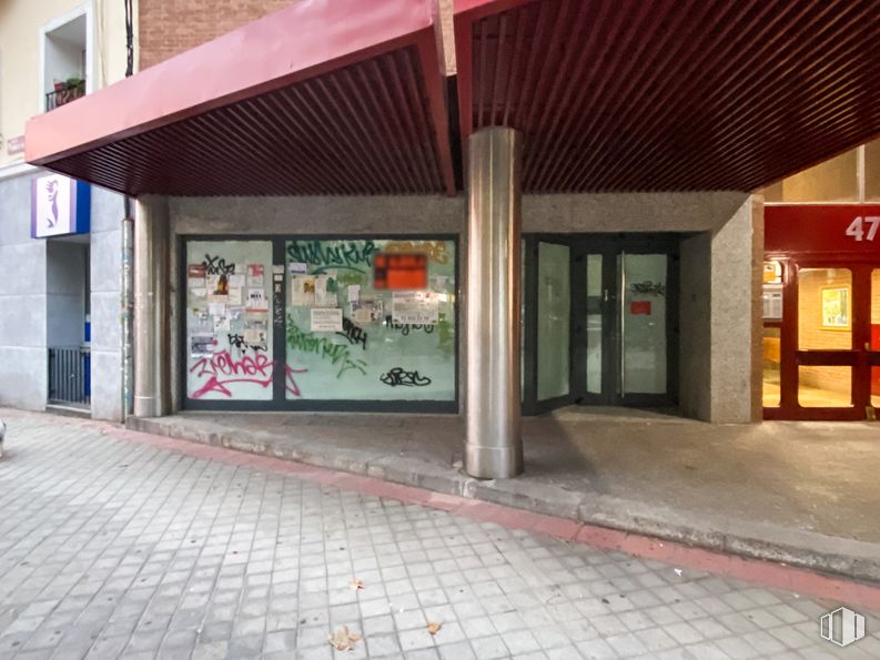 Local en alquiler y venta en Calle Francos Rodriguez, Tetuán, Madrid, 28039 con edificio, sombra, ciudad, gas, toldo, fachada, puerta, acera, área urbana y venta minorista alrededor