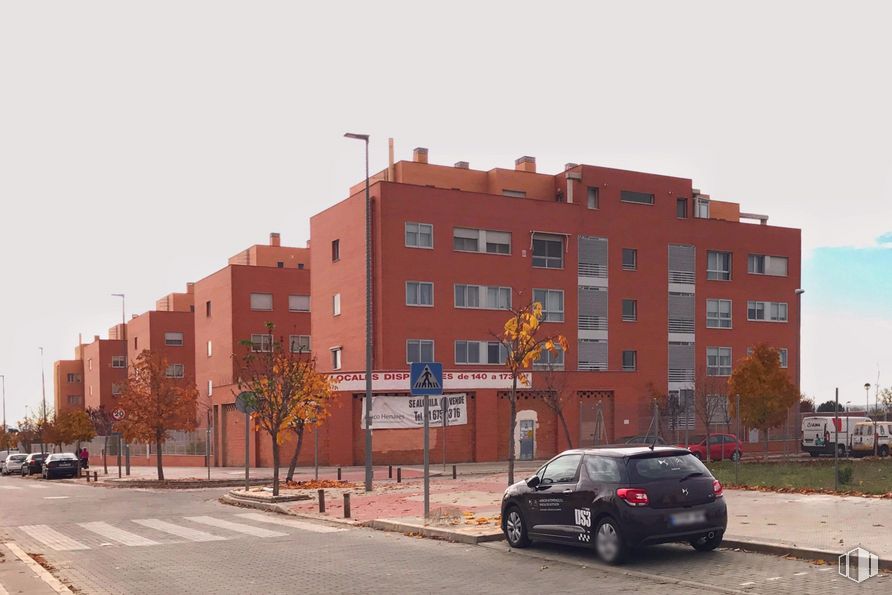 Local en venta en Calle Montserrat Roig, 59, Torrejón de Ardoz, Madrid, 28850 con coche, edificio, cielo, rueda, propiedad, ventana, vehículo, neumático, planta y infraestructura alrededor