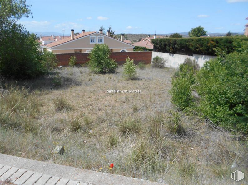 Land for sale at La Encarnación, Ávila, 05005 with house, plant, cloud, building, property, sky, plant community, window, tree and land lot around