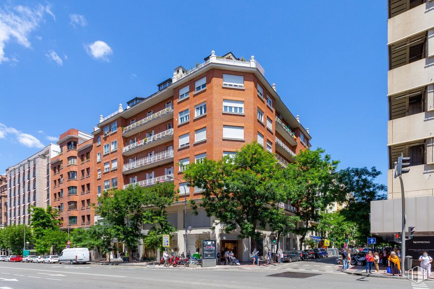 Local en alquiler en Calle Goya, 85, Salamanca, Madrid, 28001 con edificio, cielo, ventana, nube, infraestructura, diseño urbano, condominio, bloque de pisos, árbol y barrio alrededor