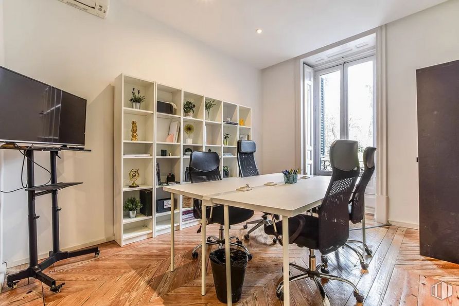 Oficina en alquiler en Calle Alfonso XII, 8, Retiro, Madrid, 28014 con silla, mesa, mueble, edificio, madera, interiorismo, suelos, suelo, escritorio y sala de estar alrededor