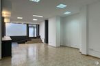 Retail for sale at Avenida Andalucía, Valdemoro, Madrid, 28340 with hall, fixture, wood, floor, flooring, window, building, hardwood, shade and ceiling around