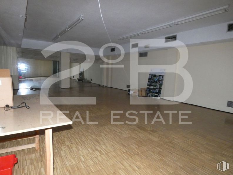 Retail for sale at Zona Parque Paris, Las Rozas de Madrid, Madrid, 28230 with table, building, wood, architecture, flooring, laminate flooring, floor, automotive design, material property and art around