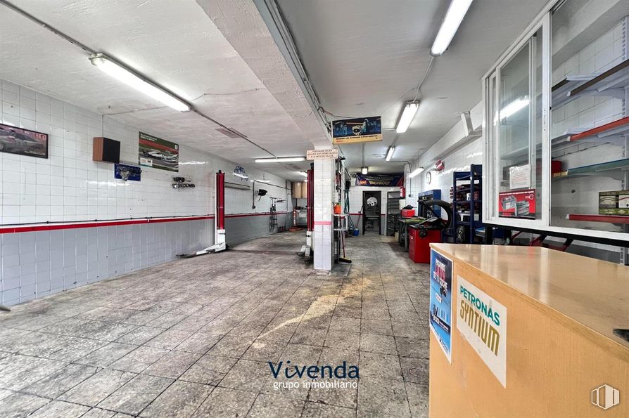 Local en venta en Zona Azorín, Móstoles, Madrid, 28935 con alumbrado, edificio, interiorismo, suelos, suelo, accesorio, gas, techo, hall y habitación alrededor