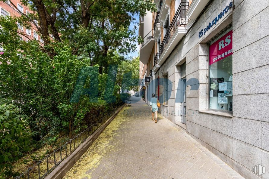 Local en venta en Paseo Pontones, Arganzuela, Madrid, 28005 con edificio, ventana, planta, superficie de la carretera, diseño urbano, árbol, zona residencial, acera, carretera y ciudad alrededor