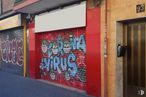 Retail for sale at Avenida Nuestra Señora de Valvanera, Carabanchel, Madrid, 28025 with door, car, fixture, architecture, brick, art, font, graffiti, facade and tints and shades around