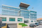 Office for sale at Calle Torres de Quevedo, Alcobendas, Madrid, 28100 with car, window, building, sky, tire, vehicle, wheel, architecture, urban design and condominium around