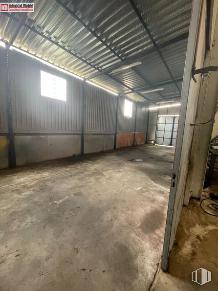 Nave en venta en Polígono Industrial Los Vallejos, Torres de la Alameda, Madrid, 28813 con ventana, madera, suelo, hall, haz, gas, techo, suelos, hormigón y metal alrededor