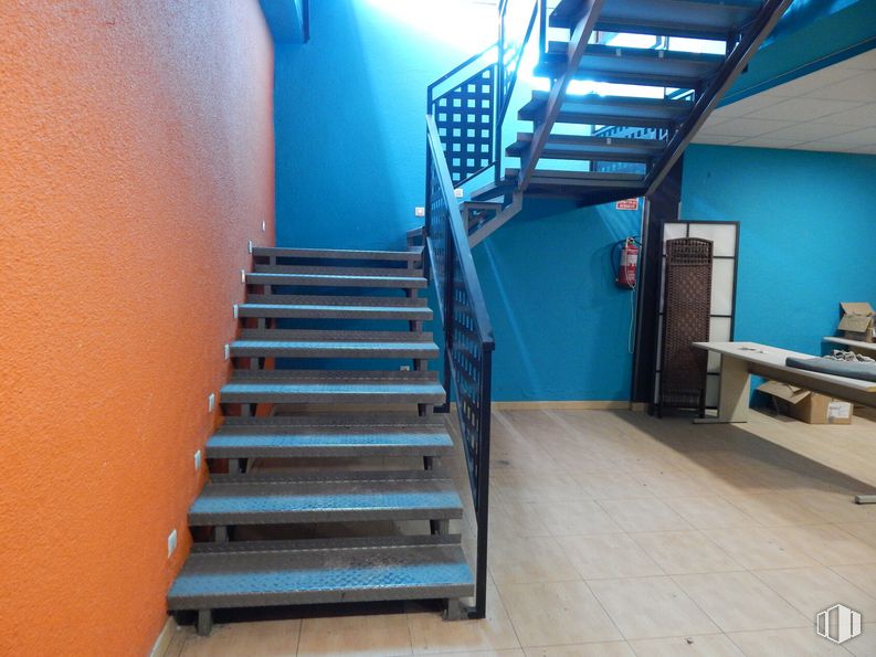 Retail for sale & for rent at Paseo San Roque, Ávila, 05003 with blue, stairs, building, azure, wood, door, floor, fixture, wall and bench around