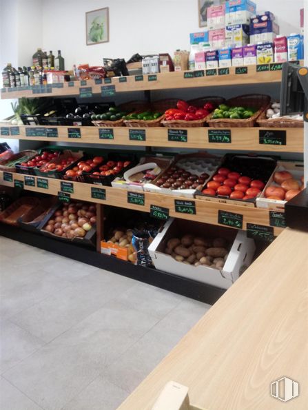 Local en alquiler y venta en Calle Bretón de los Herreros, 46, Chamberí, Madrid, 28003 con comida, estante, edificio, estantería, alimentos naturales, tienda, alimentos integrales, venta al por menor, comida precocinada y cliente alrededor