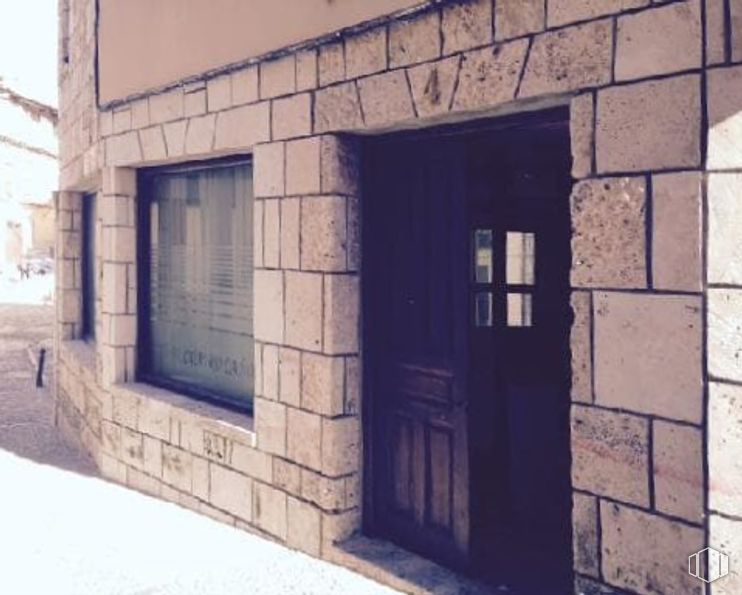 Retail for sale at Plaza Cuatro Caños, Pastrana, Guadalajara, 19100 with window, door, fixture, wood, rectangle, building, brickwork, brick, facade and real estate around