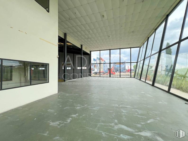 Industrial for sale & for rent at Zona industrial, Valdemoro, Madrid, 28343 with window, floor, flooring, fixture, hall, facade, glass, ceiling, building and concrete around