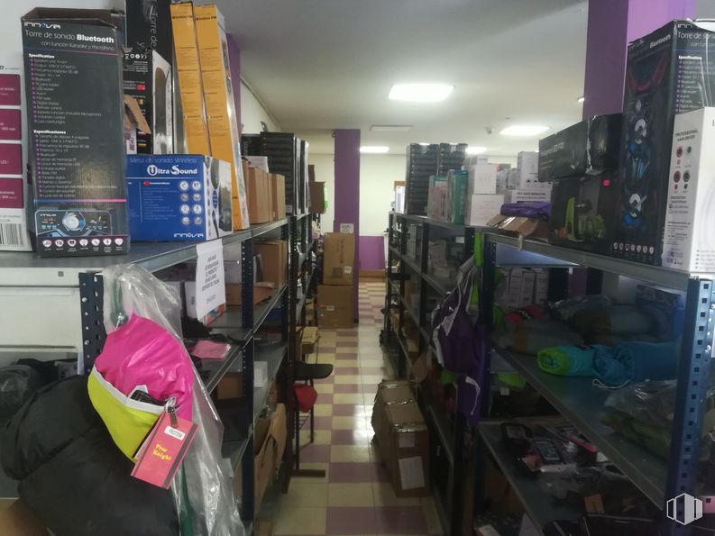 Local en venta en Calle Manuel Sandoval, Torrejón de Ardoz, Madrid, 28850 con bolsa, productos envasados, estante, estantería, estantería, edificio, publicación, venta minorista, máquina y caja alrededor