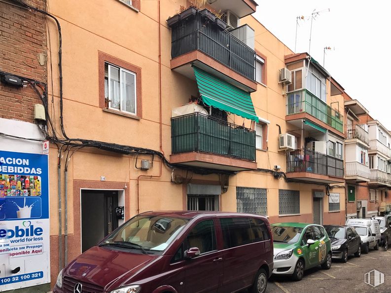 Retail for sale & for rent at Calle San Felipe, 14, Leganés, Madrid, 28917 with window, van, car, tire, land vehicle, automotive parking light, wheel, vehicle, building and motor vehicle around