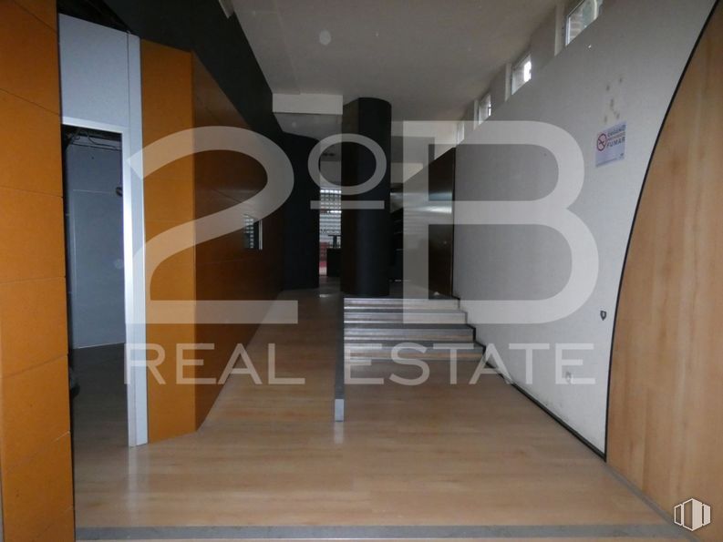 Local en venta en Zona Parque Paris, Las Rozas de Madrid, Madrid, 28230 con edificio, accesorio, madera, pasillo, piso, suelo, propiedad material, bienes raíces, madera y vidrio alrededor