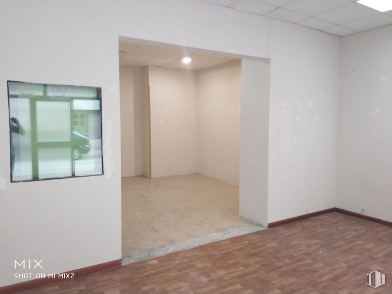 Retail for rent at Calle Artistas, 26, Tetuán, Madrid, 28020 with fixture, wood, interior design, flooring, hall, floor, real estate, building material, ceiling and paint around